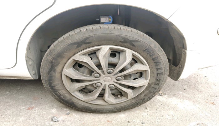 2017 Maruti Ertiga VXI, Petrol, Manual, 95,844 km, tyre