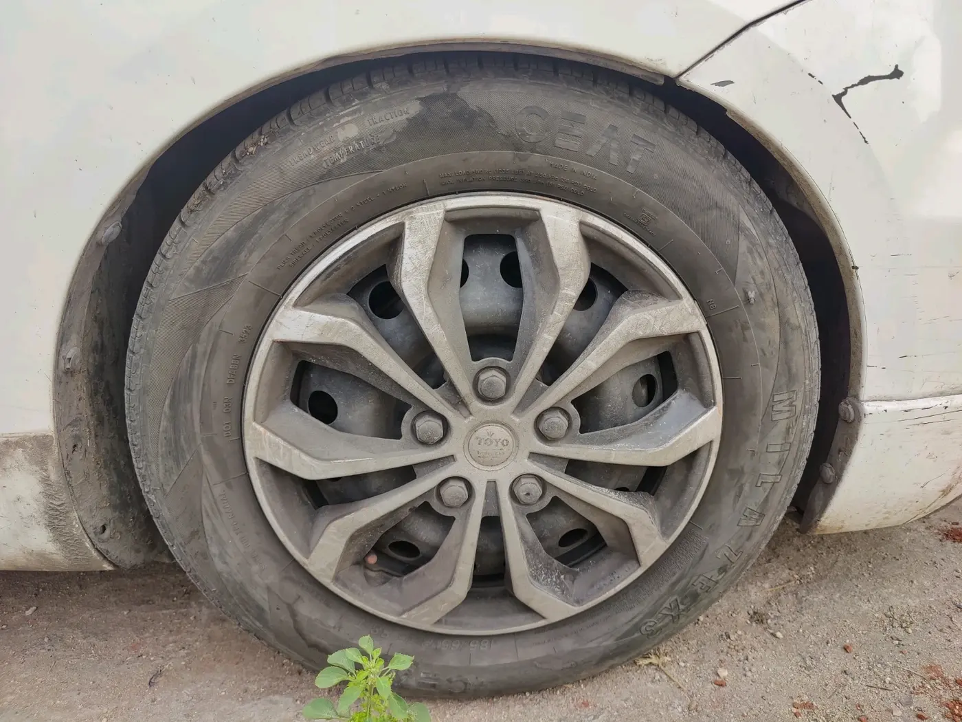 2017 Maruti Ertiga VXI, CNG, Manual, 95,844 km, tyre