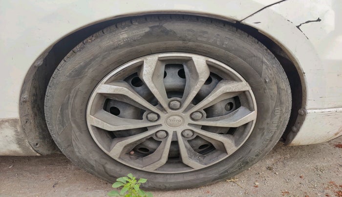 2017 Maruti Ertiga VXI, Petrol, Manual, 95,844 km, tyre