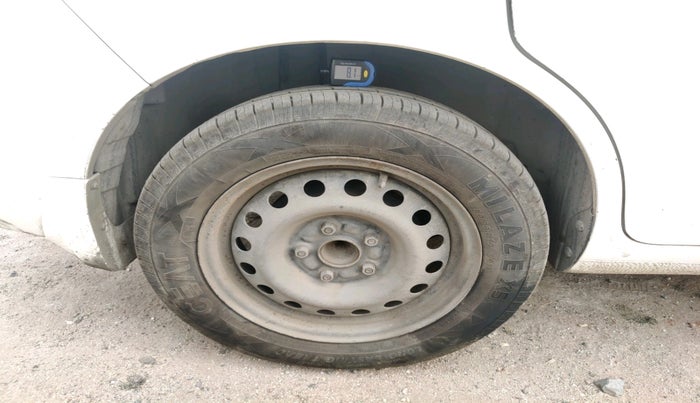 2017 Maruti Ertiga VXI, Petrol, Manual, 95,844 km, tyre