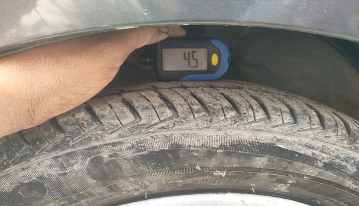 2018 Hyundai Eon ERA +, Petrol, Manual, 72,424 km, tyre