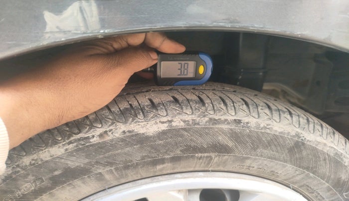 2018 Hyundai Eon ERA +, Petrol, Manual, 72,424 km, tyre