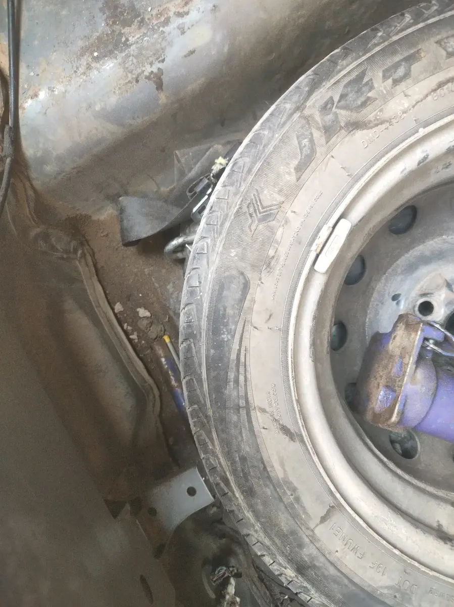 2018 Hyundai Eon ERA +, Petrol, Manual, 72,424 km, tyre
