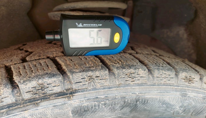 2011 Volkswagen Polo HIGHLINE1.2L, Petrol, Manual, 1,09,723 km, tyre