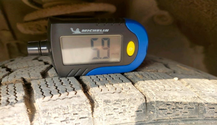 2011 Volkswagen Polo HIGHLINE1.2L, Petrol, Manual, 1,09,723 km, tyre