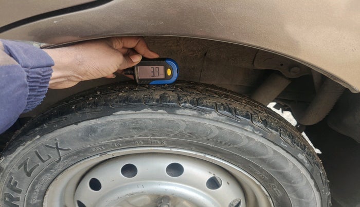 2011 Maruti Wagon R 1.0 LXI CNG, Petrol, Manual, 2,15,241 km, tyre