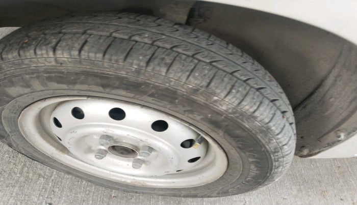 2013 Maruti Wagon R 1.0 LXI CNG, CNG, Manual, 1,53,497 km, tyre