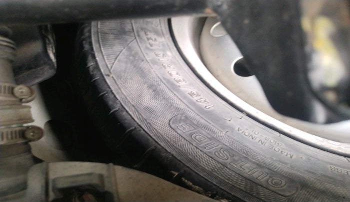 2013 Maruti Wagon R 1.0 LXI CNG, CNG, Manual, 1,53,497 km, tyre