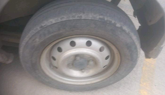 2013 Maruti Wagon R 1.0 LXI CNG, CNG, Manual, 1,53,497 km, tyre