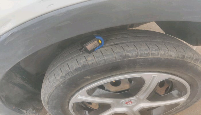 2017 Tata NEXON XM PETROL, Petrol, Manual, 82,368 km, tyre