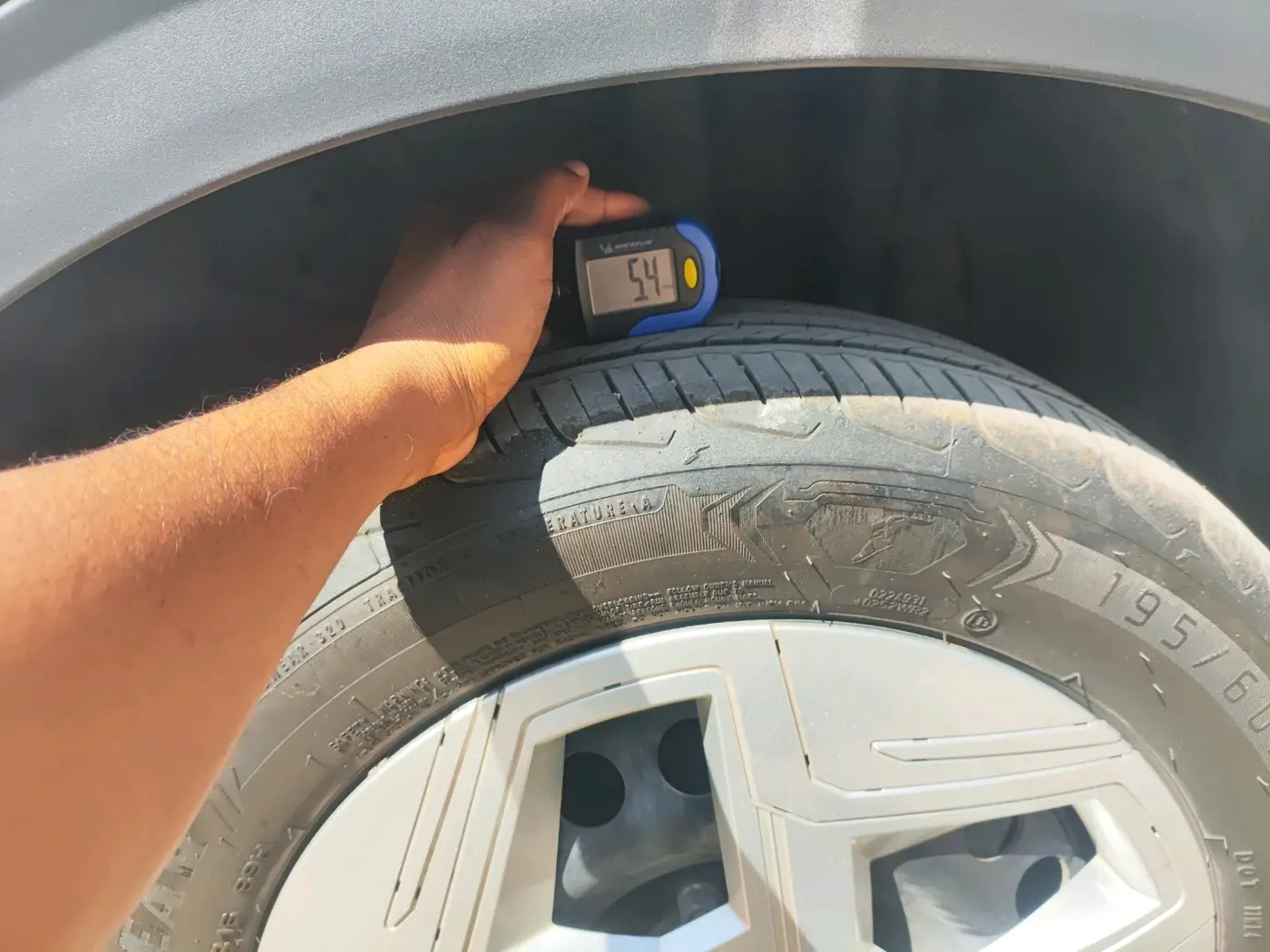 2025 Tata NEXON Pure Plus (S) 1.2 iCNG 6MT, CNG, Manual, 27,227 km, tyre