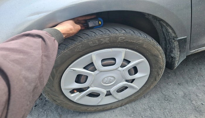 2017 Maruti IGNIS DELTA 1.2, Petrol, Manual, 86,178 km, tyre