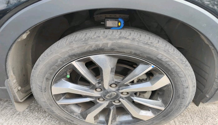 2021 Mahindra XUV300 W8 (O) 1.2 PETROL, Petrol, Manual, 44,677 km, tyre