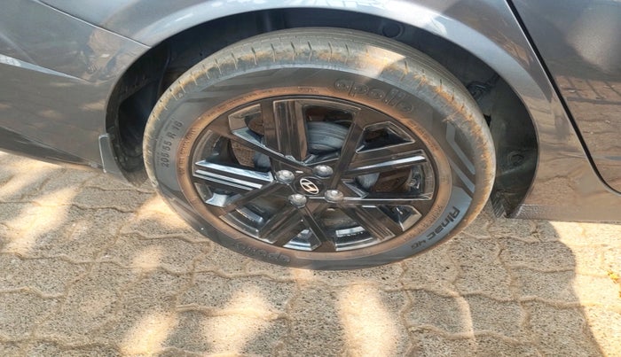 2023 Hyundai Verna SX (O)1.5 VTVT, Petrol, Manual, 7,781 km, tyre