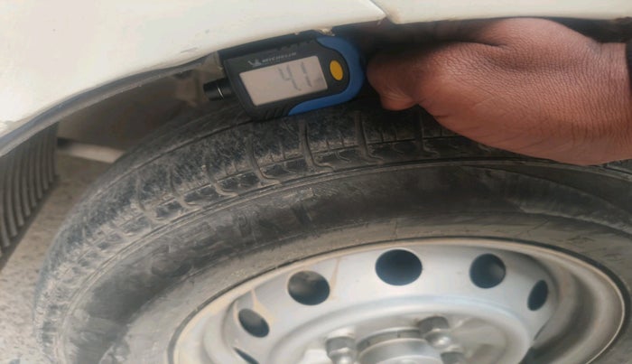 2016 Hyundai Eon ERA +, Petrol, Manual, 19,633 km, tyre