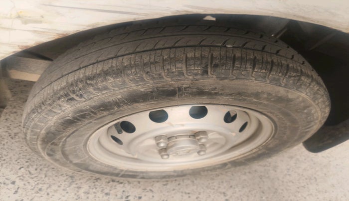 2016 Hyundai Eon ERA +, Petrol, Manual, 19,633 km, tyre