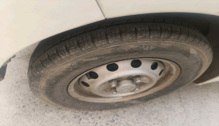 2016 Hyundai Eon ERA +, Petrol, Manual, 19,633 km, tyre