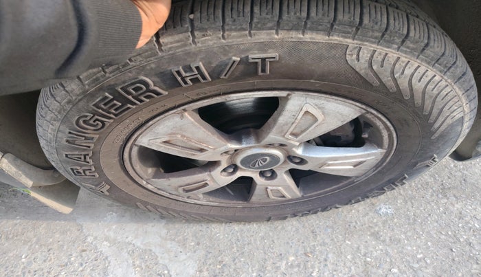 2013 Mahindra XUV500 W8 AWD, Diesel, Manual, 86,000 km, tyre