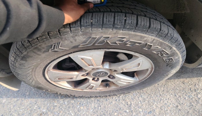 2013 Mahindra XUV500 W8 AWD, Diesel, Manual, 86,000 km, tyre