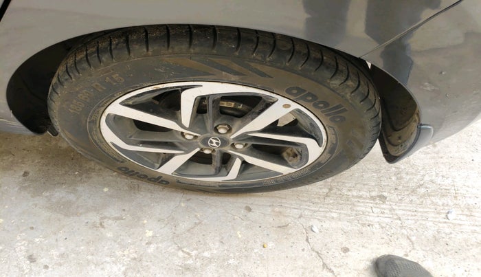 2021 Hyundai GRAND I10 NIOS ASTA AMT 1.2 KAPPA VTVT, Petrol, Automatic, 32,771 km, tyre