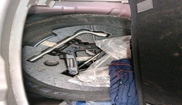 2021 Mahindra XUV300 W8 (O) 1.5 DIESEL, Diesel, Manual, 93,000 km, tyre