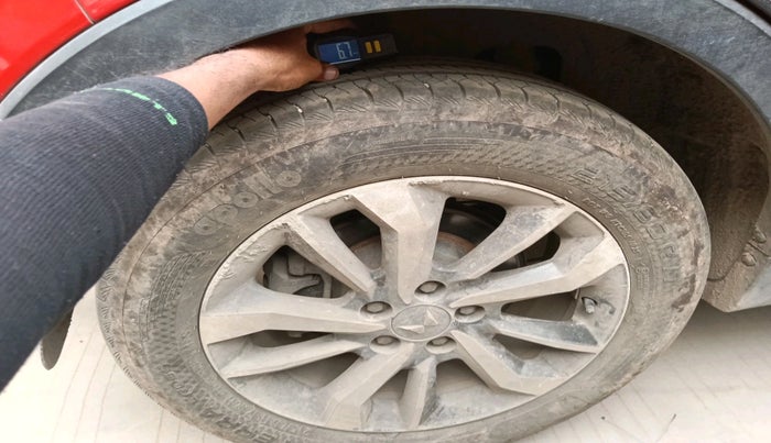 2021 Mahindra XUV300 W8 (O) 1.5 DIESEL, Diesel, Manual, 93,000 km, tyre