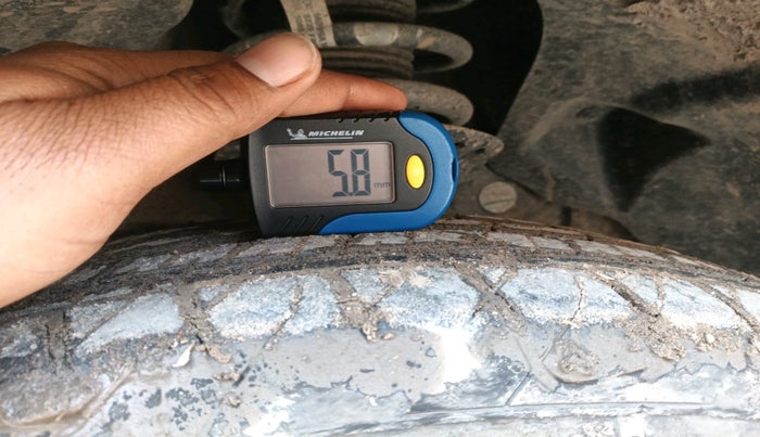 2025 Mahindra XUV 3XO AX5L 1.2 TGDi, Petrol, Manual, 1,985 km, tyre