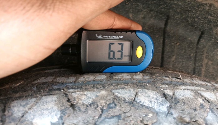 2025 Mahindra XUV 3XO AX5L 1.2 TGDi, Petrol, Manual, 1,985 km, tyre