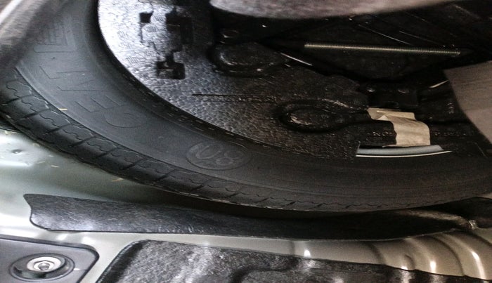 2025 Mahindra XUV 3XO AX5L 1.2 TGDi, Petrol, Manual, 1,985 km, tyre