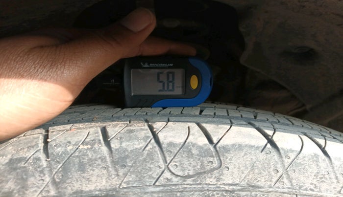 2025 Mahindra XUV 3XO AX5L 1.2 TGDi, Petrol, Manual, 1,985 km, tyre