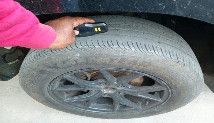 2014 Nissan Terrano XV D THP 110 PS, Diesel, Manual, 1,62,748 km, tyre