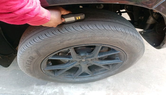 2014 Nissan Terrano XV D THP 110 PS, Diesel, Manual, 1,62,748 km, tyre