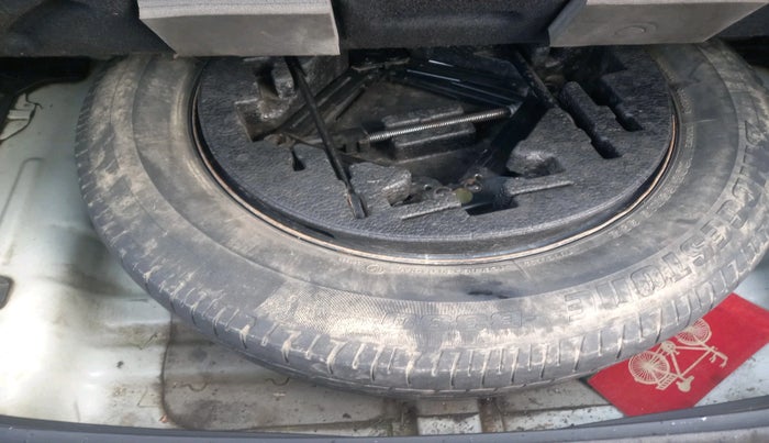 2016 Hyundai Creta E PLUS 1.4 DIESEL, Diesel, Manual, 3,05,155 km, tyre