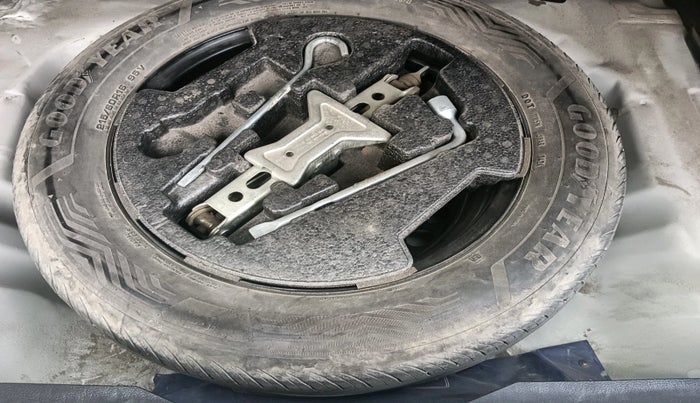 2022 Toyota URBAN CRUISER HIGH GRADE MT, Petrol, Manual, 1,71,012 km, tyre