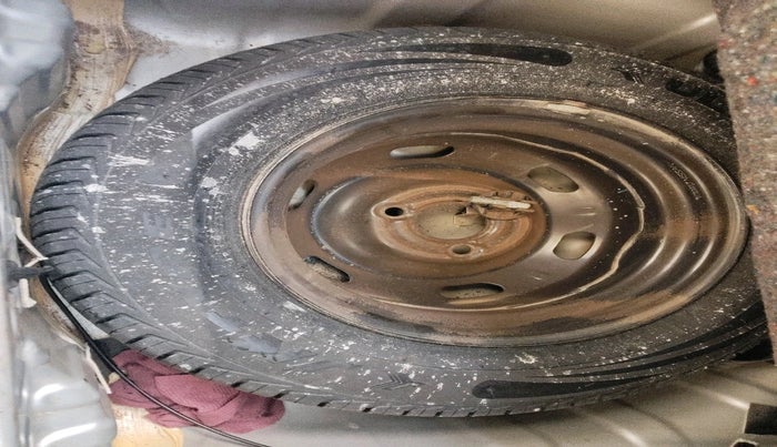 2016 Renault Kwid RXT 1.0 AMT, Petrol, Automatic, 44,467 km, tyre