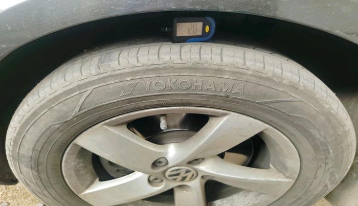 2012 Volkswagen Passat HIGHLINE DSG, Diesel, Automatic, 1,51,216 km, tyre