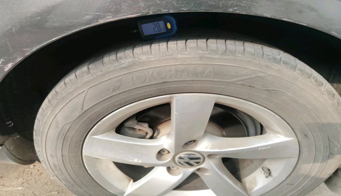 2012 Volkswagen Passat HIGHLINE DSG, Diesel, Automatic, 1,51,216 km, tyre