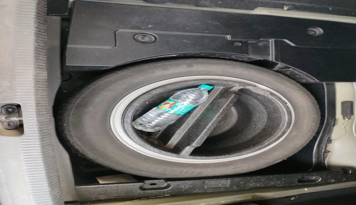 2012 Volkswagen Passat HIGHLINE DSG, Diesel, Automatic, 1,51,216 km, tyre