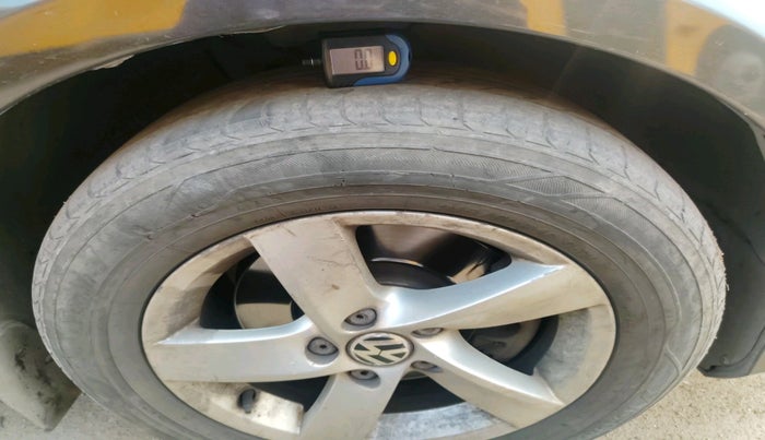 2012 Volkswagen Passat HIGHLINE DSG, Diesel, Automatic, 1,51,216 km, tyre