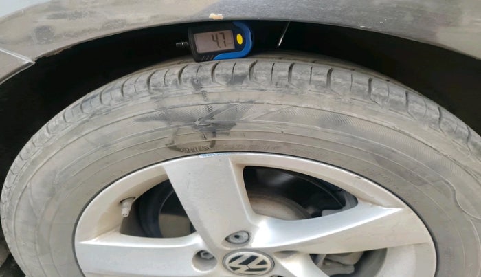 2012 Volkswagen Passat HIGHLINE DSG, Diesel, Automatic, 1,51,216 km, tyre