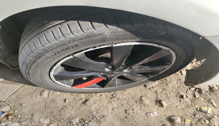 2012 Hyundai Verna FLUIDIC 1.6 CRDI SX, Diesel, Manual, 99,089 km, tyre