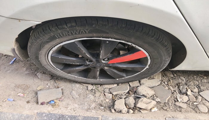 2012 Hyundai Verna FLUIDIC 1.6 CRDI SX, Diesel, Manual, 99,089 km, tyre