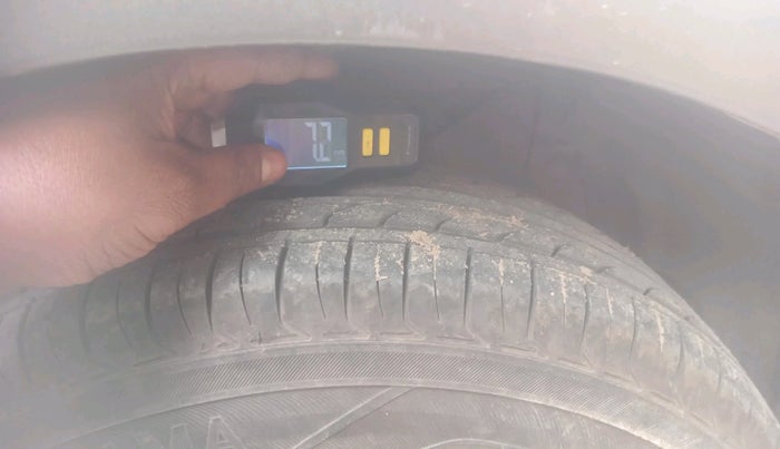 2017 Maruti Swift Dzire VXI, Petrol, Manual, 1,06,394 km, tyre