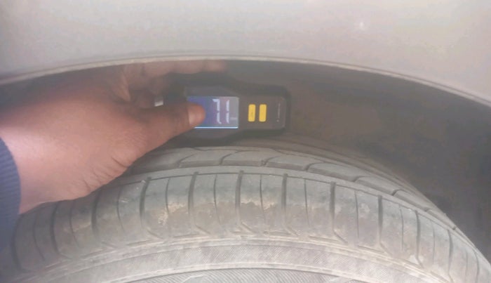 2017 Maruti Swift Dzire VXI, Petrol, Manual, 1,06,394 km, tyre