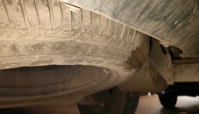 2017 Mahindra XUV500 W10 AT 1.99, Diesel, Automatic, 1,30,615 km, tyre