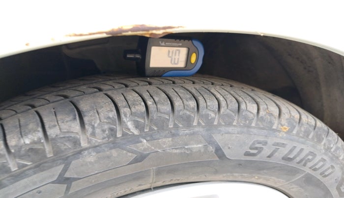 2013 Hyundai i10 MAGNA 1.1, Petrol, Manual, 53,776 km, tyre