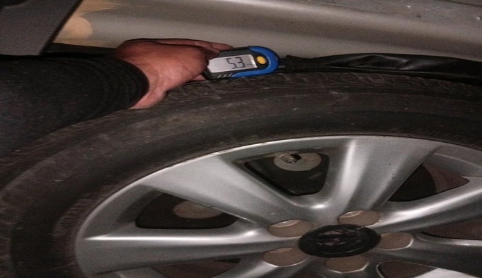 2011 Toyota Corolla Altis VL AT PETROL, Petrol, Automatic, 77,655 km, tyre