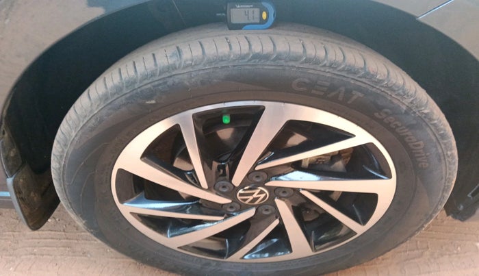 2024 Volkswagen VIRTUS TOPLINE TSI 1.0 AT, Petrol, Automatic, 14,384 km, tyre