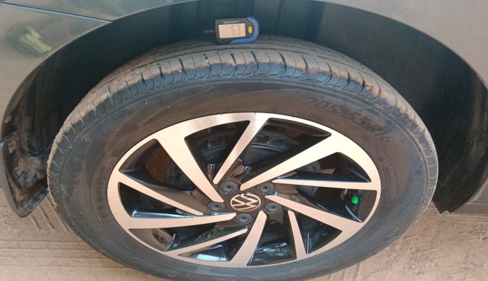 2024 Volkswagen VIRTUS TOPLINE TSI 1.0 AT, Petrol, Automatic, 14,384 km, tyre