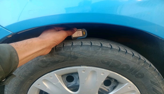 2013 Honda Brio S MT, Petrol, Manual, 90,998 km, tyre